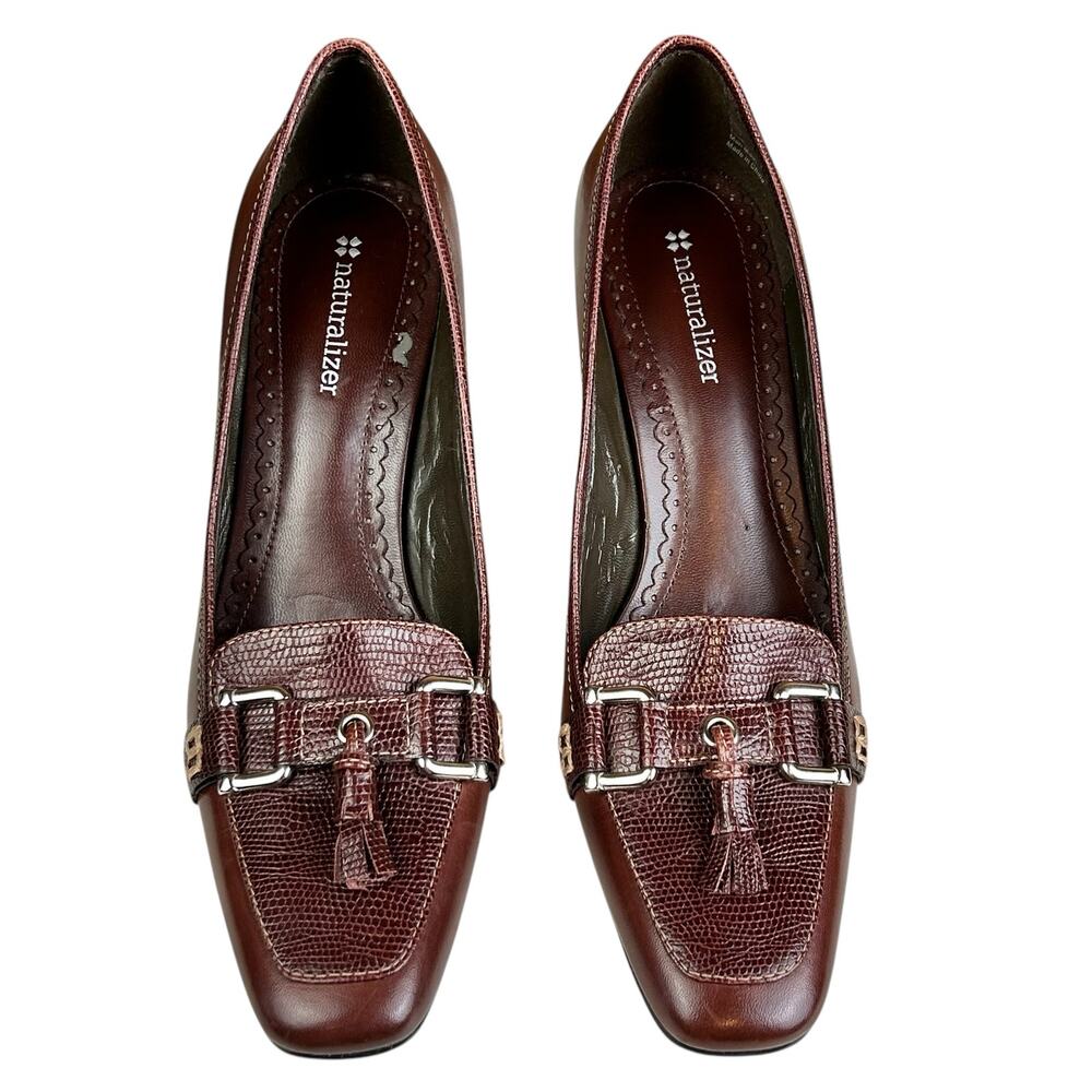 Naturalizer Honor Pumps Women Size 6 1/2 Burgundy Brown Leather Tasseled Buckle - Picture 2 of 11